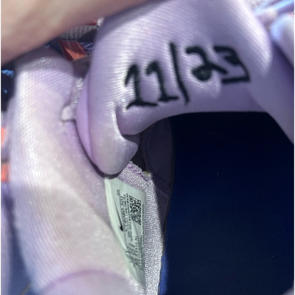 Kyrie Nike girls basketball sneakers. Youth size 5 - Picture 2 of 7